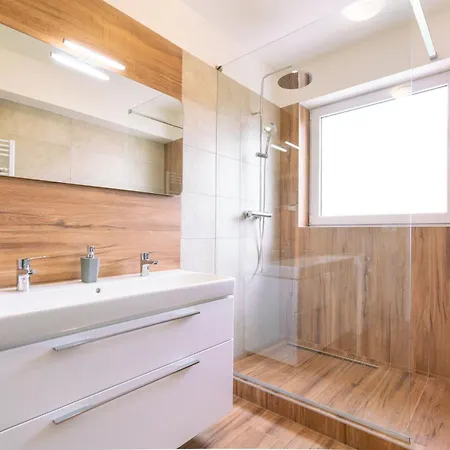 Zlatovska Apartamento