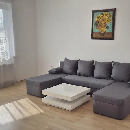 Zlatovska Apartamento *